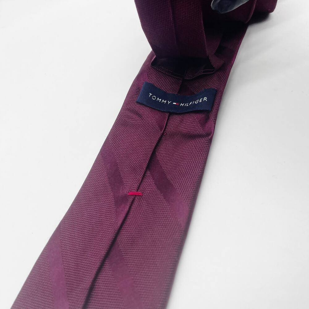 Tommy Hilfiger‎ Men's Tie Burgundy Stripe 100% Italian Silk Classic - Picture 6 of 7